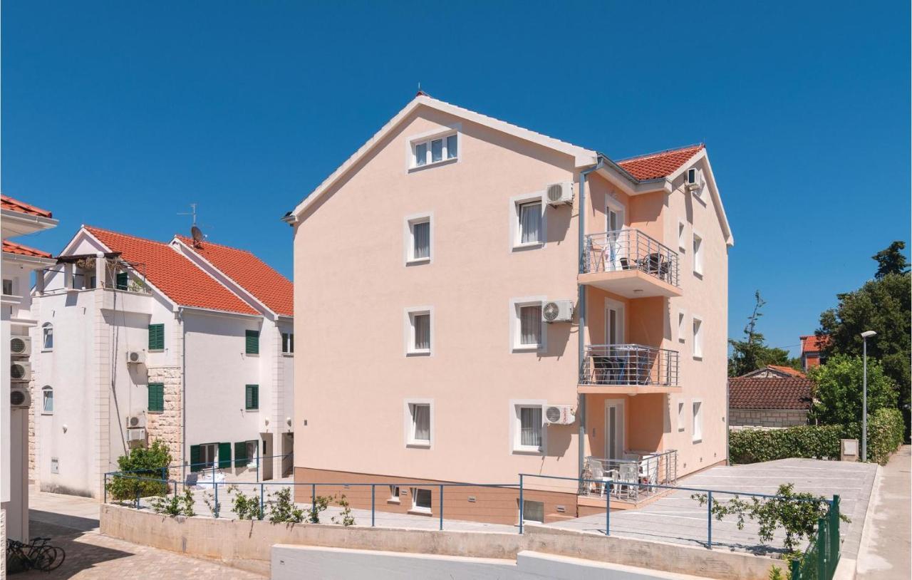Cozy Apartment In Supetar With Kitchen Exterior foto