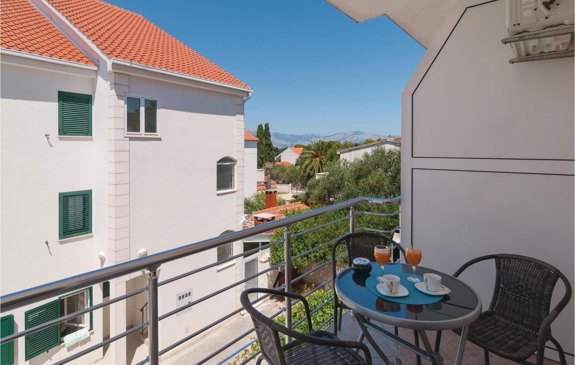 Cozy Apartment In Supetar With Kitchen Exterior foto
